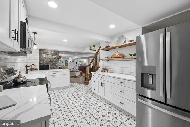 2490 TREE HOUSE DR, Woodbridge, VA 22192