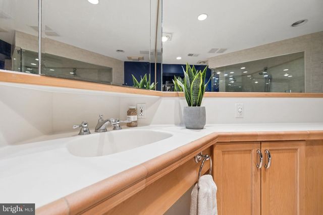 2490 TREE HOUSE DR, Woodbridge, VA 22192