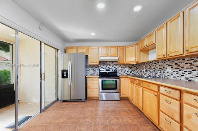 5216 NE 6th Ave B3, Oakland Park, FL 33334