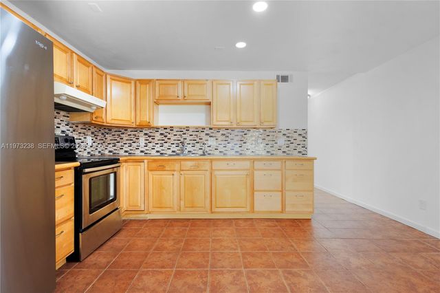 5216 NE 6th Ave B3, Oakland Park, FL 33334