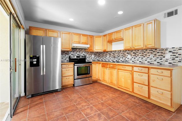 5216 NE 6th Ave B3, Oakland Park, FL 33334