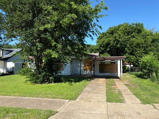 3408 S Hughes Avenue, Fort Worth, TX 76119
