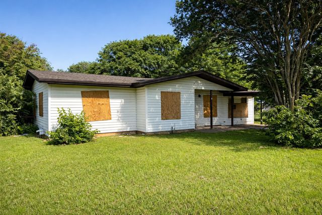 3408 S Hughes Avenue, Fort Worth, TX 76119