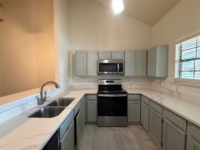 2907 Hilltop Drive, Euless, TX 76039