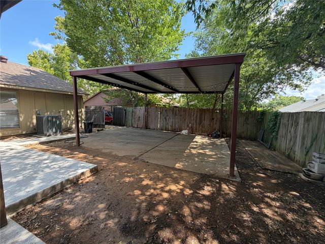 2907 Hilltop Drive, Euless, TX 76039
