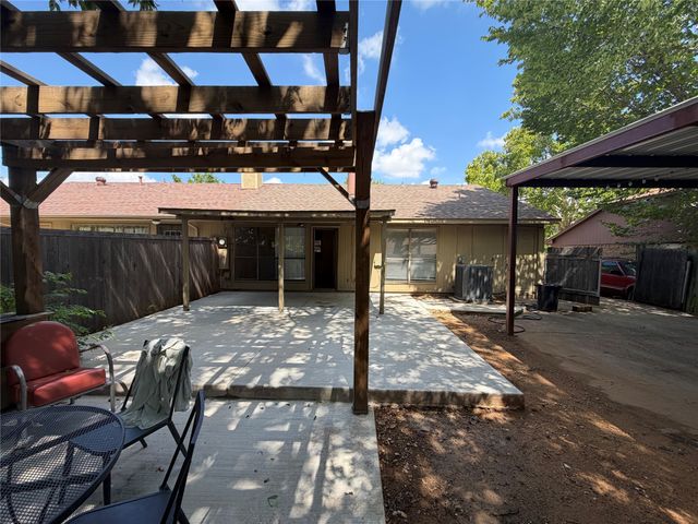 2907 Hilltop Drive, Euless, TX 76039