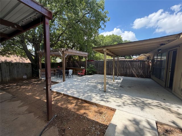 2907 Hilltop Drive, Euless, TX 76039