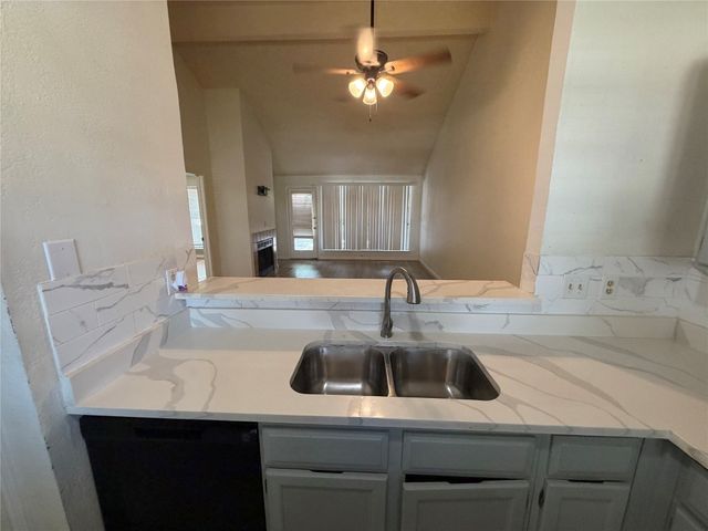 2907 Hilltop Drive, Euless, TX 76039