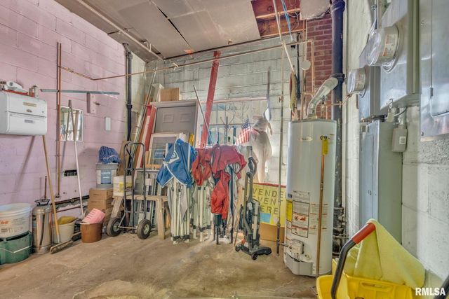 1018 15TH Avenue, East Moline, IL 61244