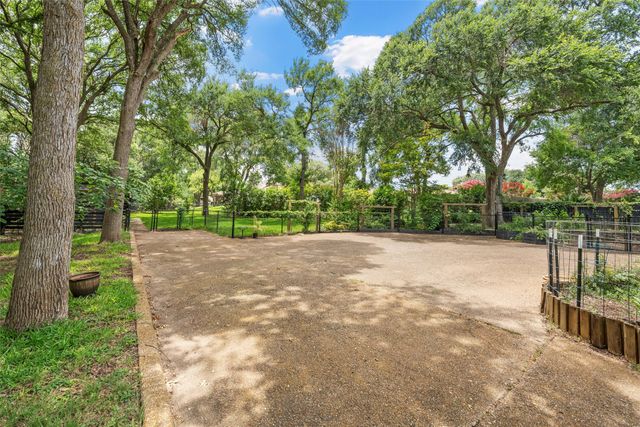 2804 Chimney Hill Drive, Waco, TX 76708