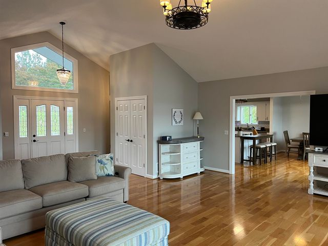 166 Stoneridge Drive, Chesnee, SC 29323