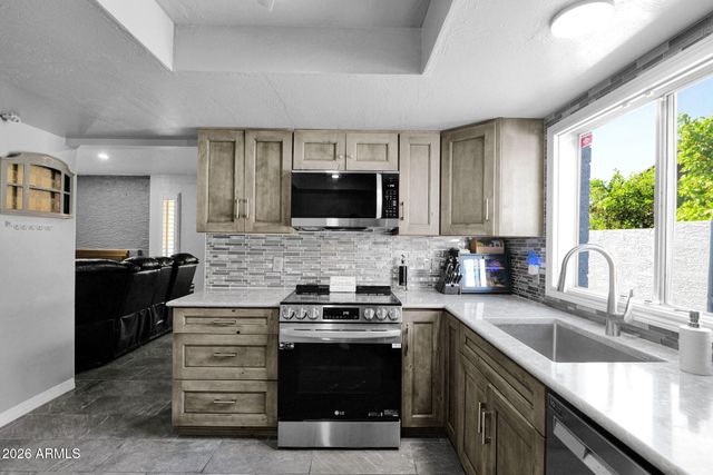 2103 W PALOMINO Drive, Chandler, AZ 85224