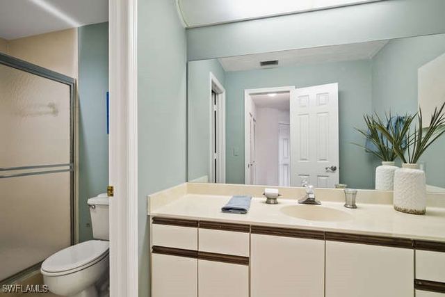 592 Beachwalk CIR N-304, Naples, FL 34108