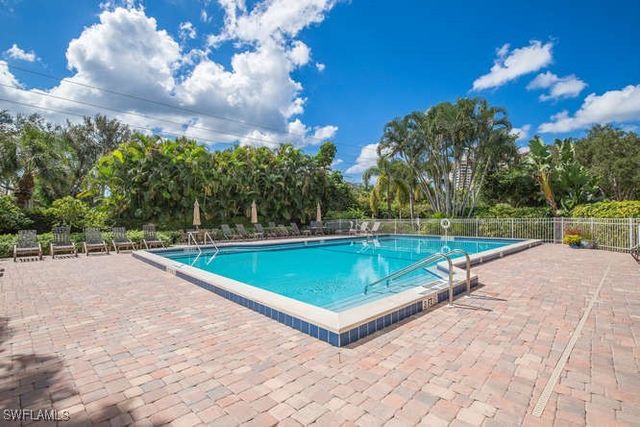 592 Beachwalk CIR N-304, Naples, FL 34108