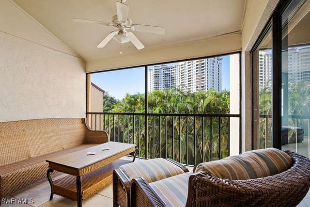 592 Beachwalk CIR N-304, Naples, FL 34108