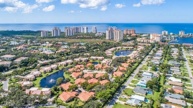 592 Beachwalk CIR N-304, Naples, FL 34108