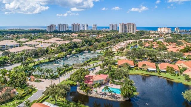 592 Beachwalk CIR N-304, Naples, FL 34108