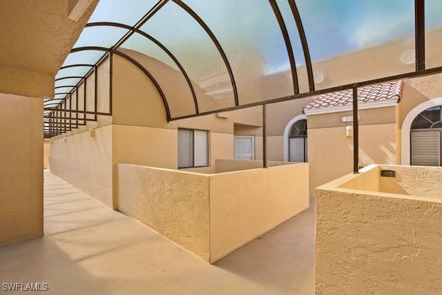 592 Beachwalk CIR N-304, Naples, FL 34108