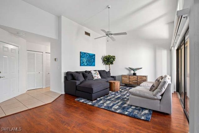 592 Beachwalk CIR N-304, Naples, FL 34108