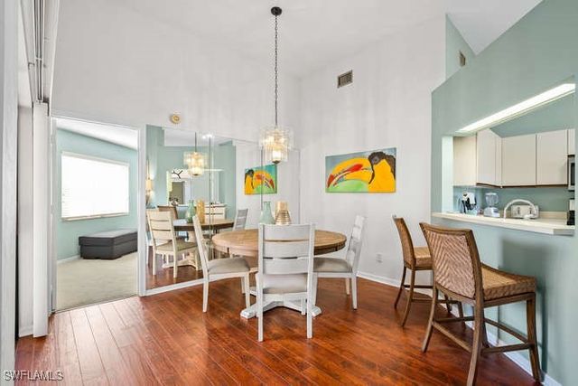 592 Beachwalk CIR N-304, Naples, FL 34108