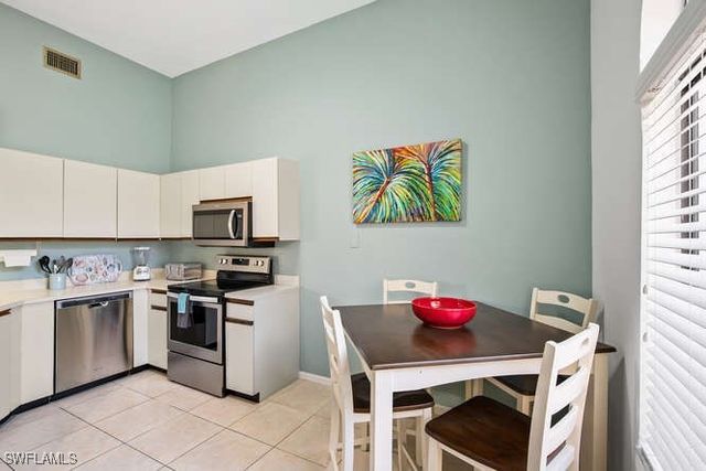 592 Beachwalk CIR N-304, Naples, FL 34108