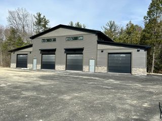 15 Oneil St, 2nd Floor Left, Easthampton, MA 01027