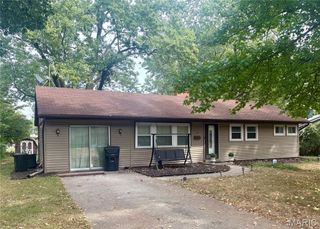 25 Dale Allen Drive, Belleville, IL 62226
