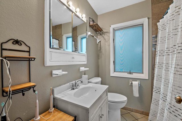 W271N2641 Pear Tree LANE, Pewaukee, WI 53072