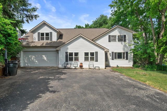 W271N2641 Pear Tree LANE, Pewaukee, WI 53072