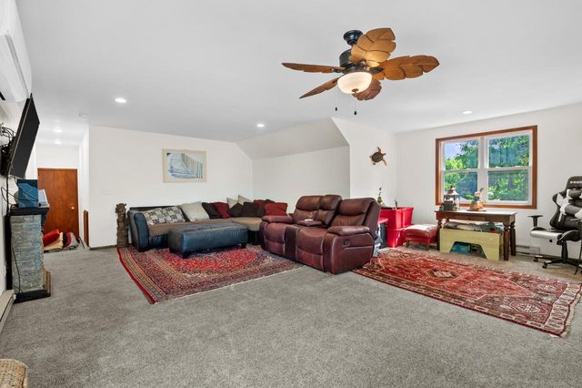W271N2641 Pear Tree LANE, Pewaukee, WI 53072