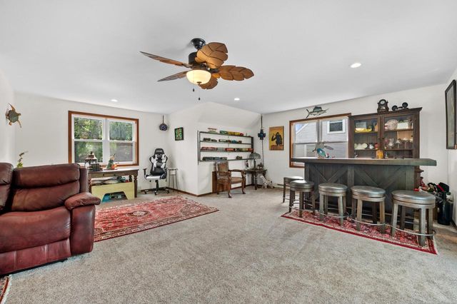 W271N2641 Pear Tree LANE, Pewaukee, WI 53072