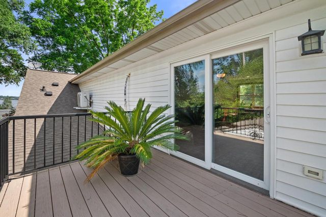 W271N2641 Pear Tree LANE, Pewaukee, WI 53072