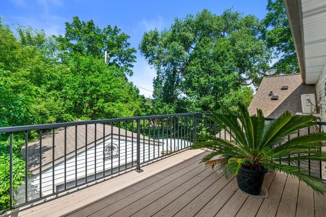W271N2641 Pear Tree LANE, Pewaukee, WI 53072