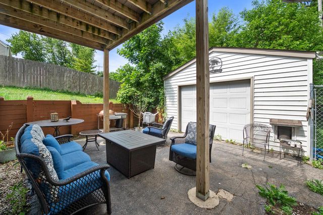 W271N2641 Pear Tree LANE, Pewaukee, WI 53072