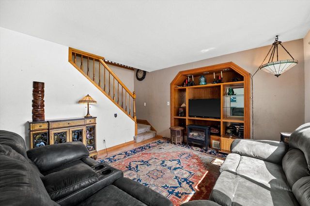 W271N2641 Pear Tree LANE, Pewaukee, WI 53072