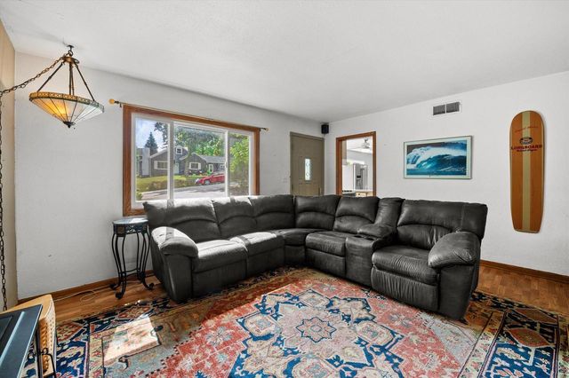 W271N2641 Pear Tree LANE, Pewaukee, WI 53072