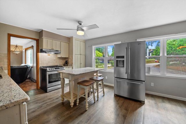 W271N2641 Pear Tree LANE, Pewaukee, WI 53072