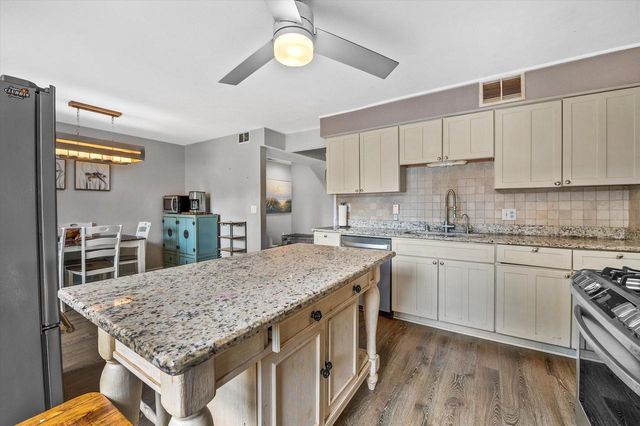 W271N2641 Pear Tree LANE, Pewaukee, WI 53072