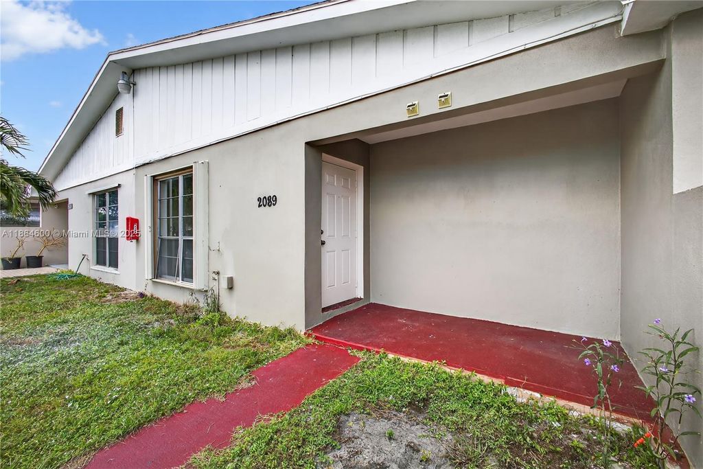 2089 E Bond Dr, West Palm Beach, FL 33415