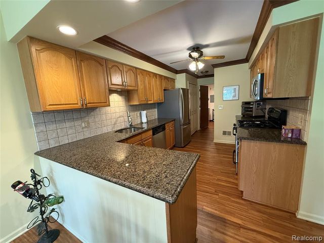 730 Country Club Dr Drive 36, Saint Clair Shores, MI 48082