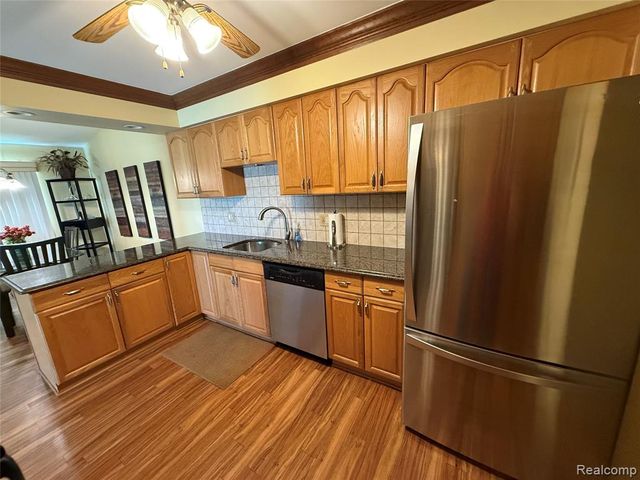 730 Country Club Dr Drive 36, Saint Clair Shores, MI 48082