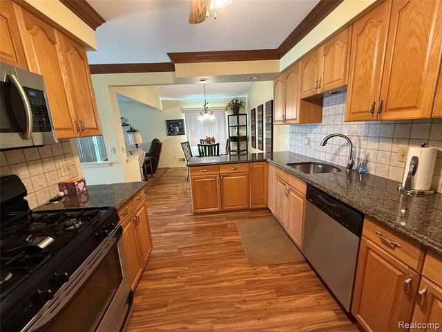 730 Country Club Dr Drive 36, Saint Clair Shores, MI 48082