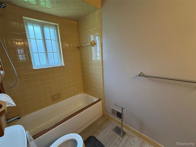730 Country Club Dr Drive 36, Saint Clair Shores, MI 48082