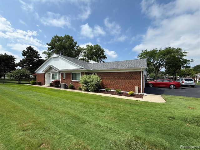 730 Country Club Dr Drive 36, Saint Clair Shores, MI 48082