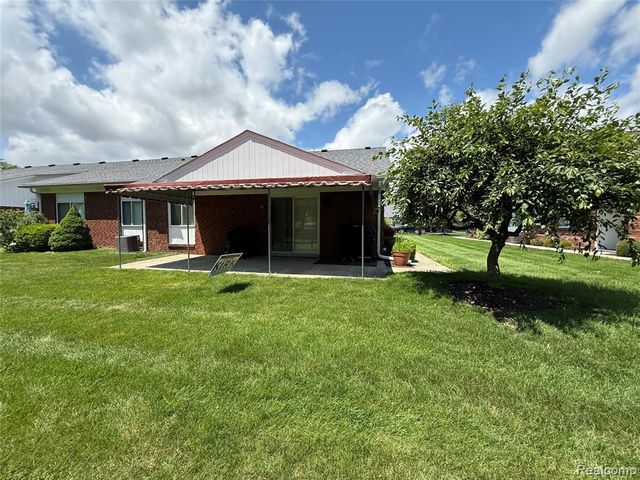 730 Country Club Dr Drive 36, Saint Clair Shores, MI 48082