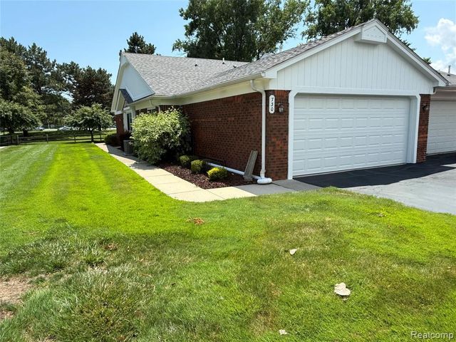 730 Country Club Dr Drive 36, Saint Clair Shores, MI 48082