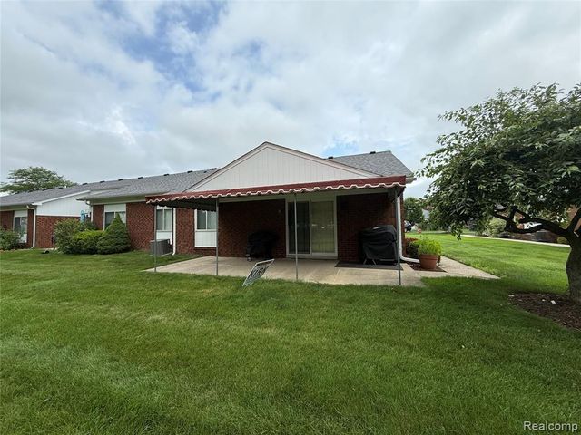 730 Country Club Dr Drive 36, Saint Clair Shores, MI 48082