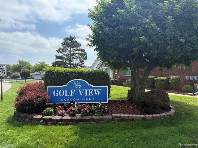 730 Country Club Dr Drive 36, Saint Clair Shores, MI 48082