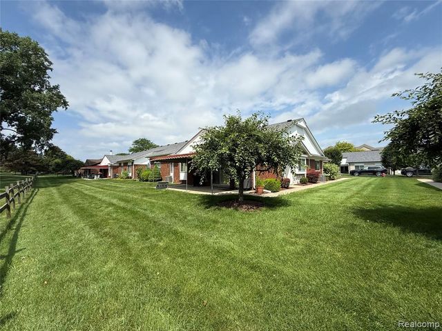 730 Country Club Dr Drive 36, Saint Clair Shores, MI 48082