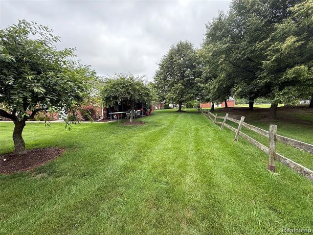 730 Country Club Dr Drive 36, Saint Clair Shores, MI 48082